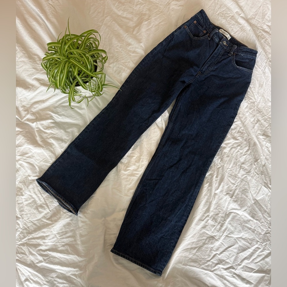 Abercrombie & Fitch Women’s Dark Blue Straight Jeans, size 25
